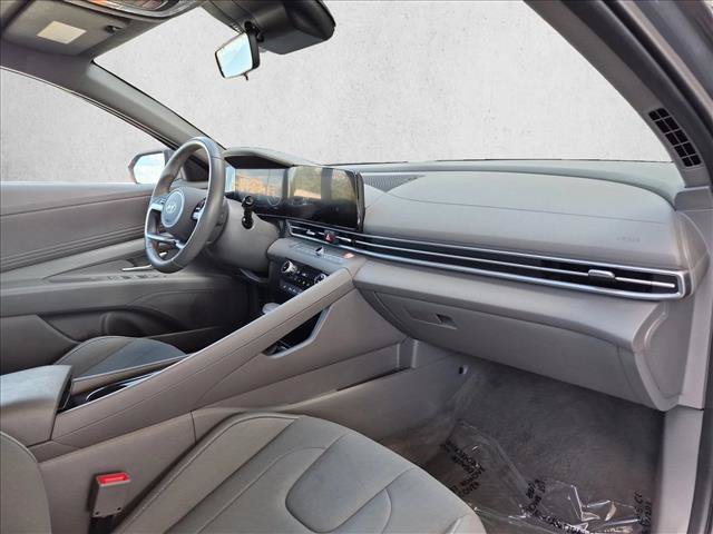 Used 2025 Hyundai Elantra SEL FWD image 22