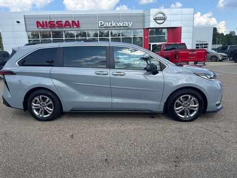 Used 2023 Toyota Sienna XSE w/ XSE Plus Package AWD/4WD image 1