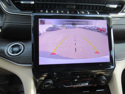 Used 2022 Jeep Grand Cherokee L Limited AWD/4WD image 31