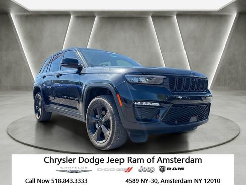 Used 2023 Jeep Grand Cherokee Limited w/ Luxury Tech Group II AWD/4WD image 1