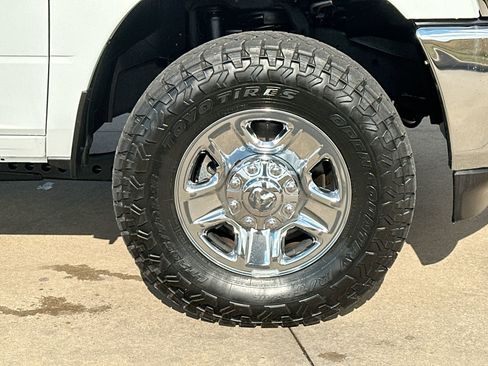 Used 2024 RAM 2500 Tradesman w/ Chrome Appearance Group image 10