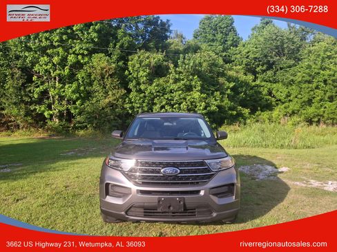 Used 2021 Ford Explorer XLT w/ Class III Trailer Tow Package AWD/4WD image 3