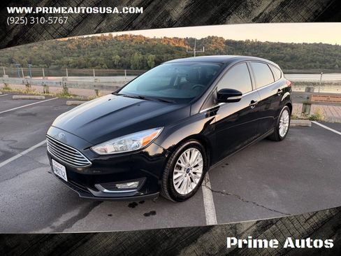 Used 2017 Ford Focus Titanium image 1