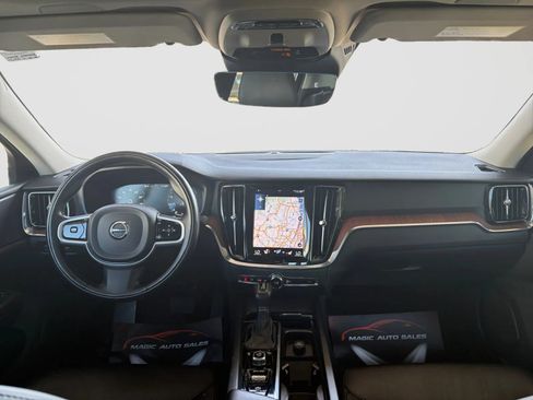 Used 2021 Volvo S60 T5 Momentum w/ Premium Package FWD image 22