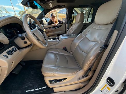 Used 2019 Cadillac Escalade Platinum image 23