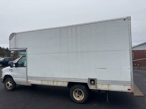 Used 2015 Ford E-350 and Econoline 350 Super Duty image 37