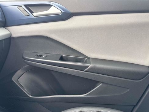 Certified 2023 Volkswagen Taos SE image 23