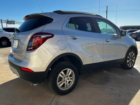 Used 2021 Buick Encore Preferred FWD image 5