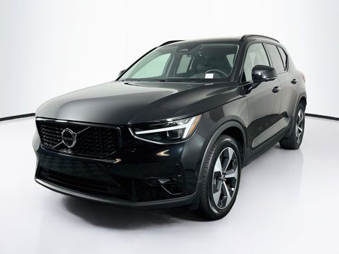 Used 2026 Volvo XC40 B5 Plus AWD/4WD image 3