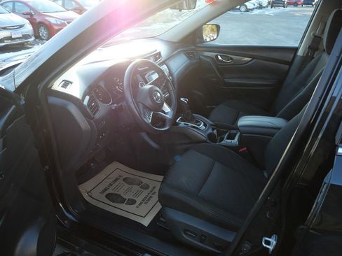 Used 2018 Nissan Rogue SV w/ Premium Package image 9