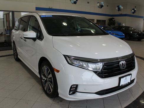 Used 2023 Honda Odyssey Touring image 3