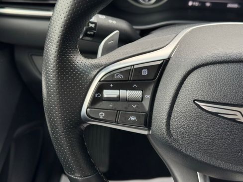 Used 2025 Genesis G70 2.5T image 35