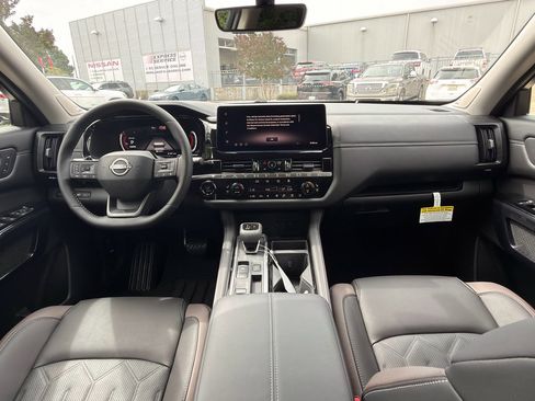 New 2026 Nissan Pathfinder Platinum FWD image 13