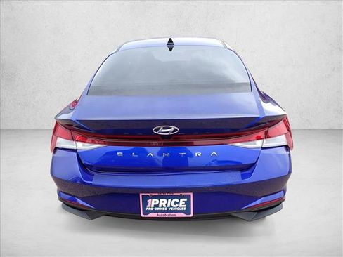 Used 2023 Hyundai Elantra SEL FWD image 3