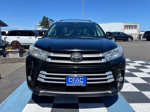 Used 2017 Toyota Highlander XLE w/ Carpet Mat Package AWD/4WD image 8