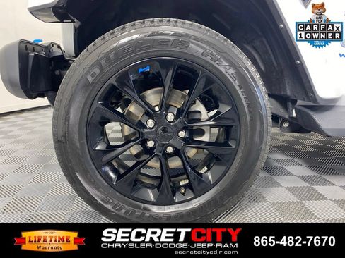Used 2022 Jeep Wrangler Unlimited Sahara AWD/4WD image 9