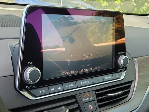 Used 2025 Nissan Altima 2.5 SV FWD image 30