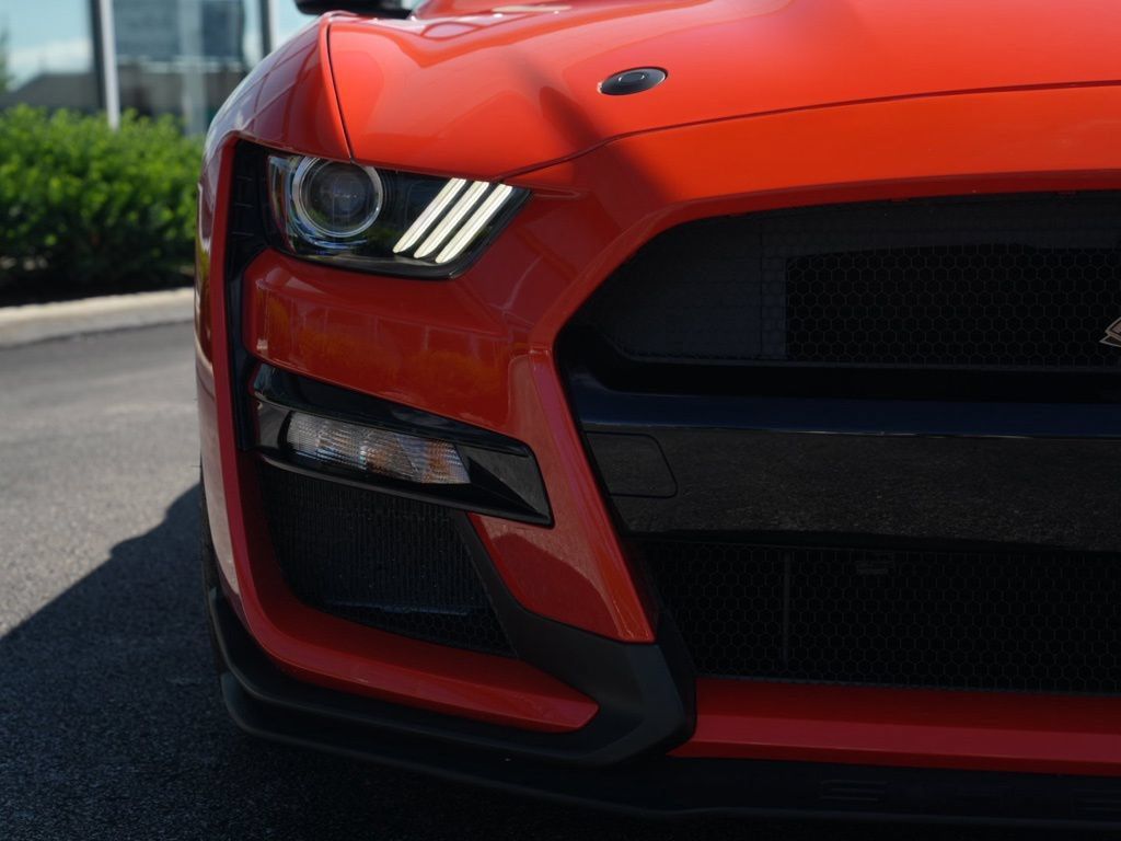 Used 2022 Ford Mustang Shelby GT500 w/ Carbon Fiber Track Pack RWD image 27