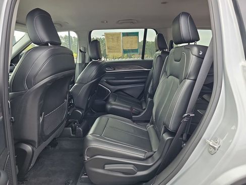 Used 2022 Jeep Grand Cherokee L Limited image 19