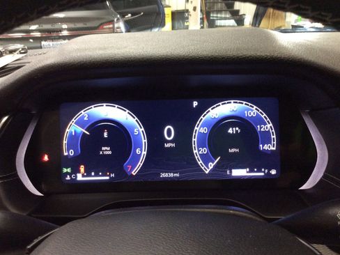 Used 2024 Jeep Grand Cherokee Altitude image 24