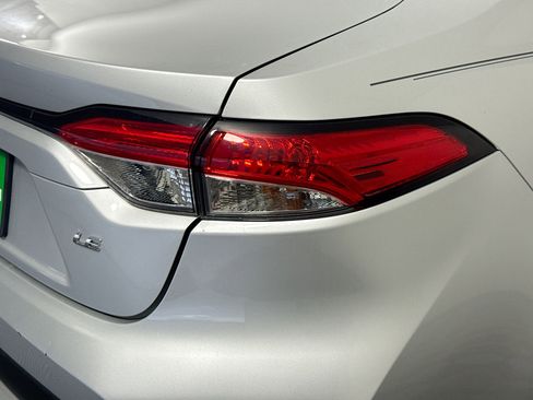 Used 2021 Toyota Corolla LE image 33