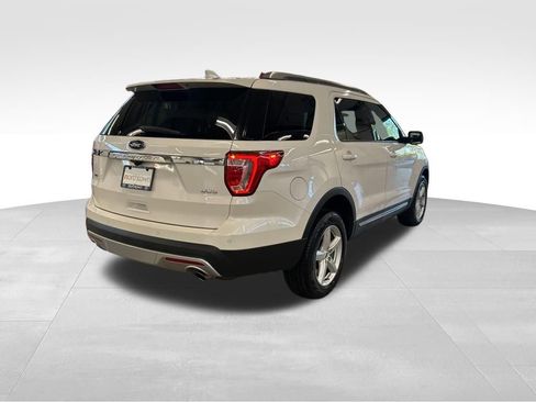 Used 2017 Ford Explorer XLT w/ Equipment Group 202A AWD/4WD image 34