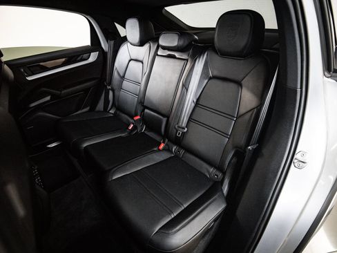 Certified 2024 Porsche Cayenne Coupe AWD/4WD image 24