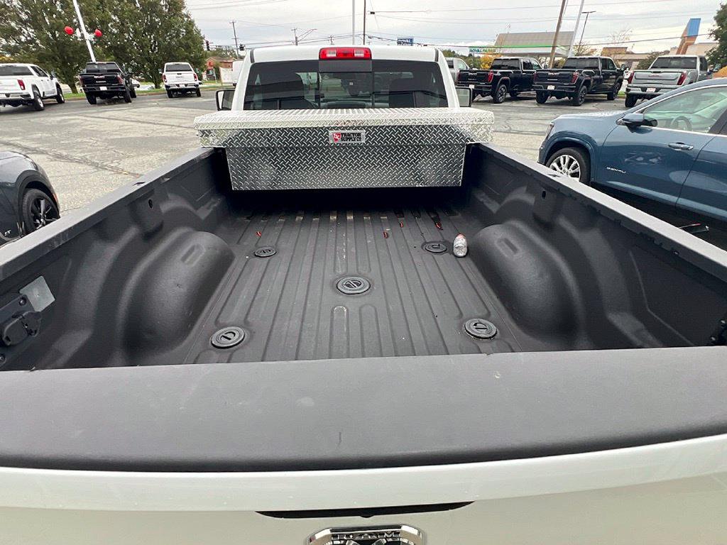 Used 2024 RAM 2500 Tradesman w/ Chrome Appearance Group AWD/4WD image 10