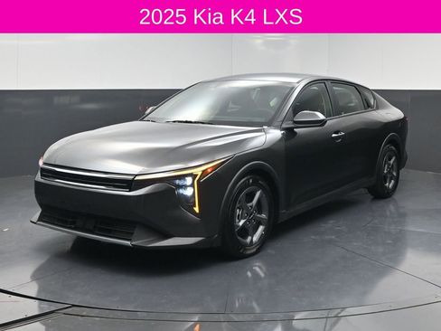 Used 2025 Kia K4 LXS image 2