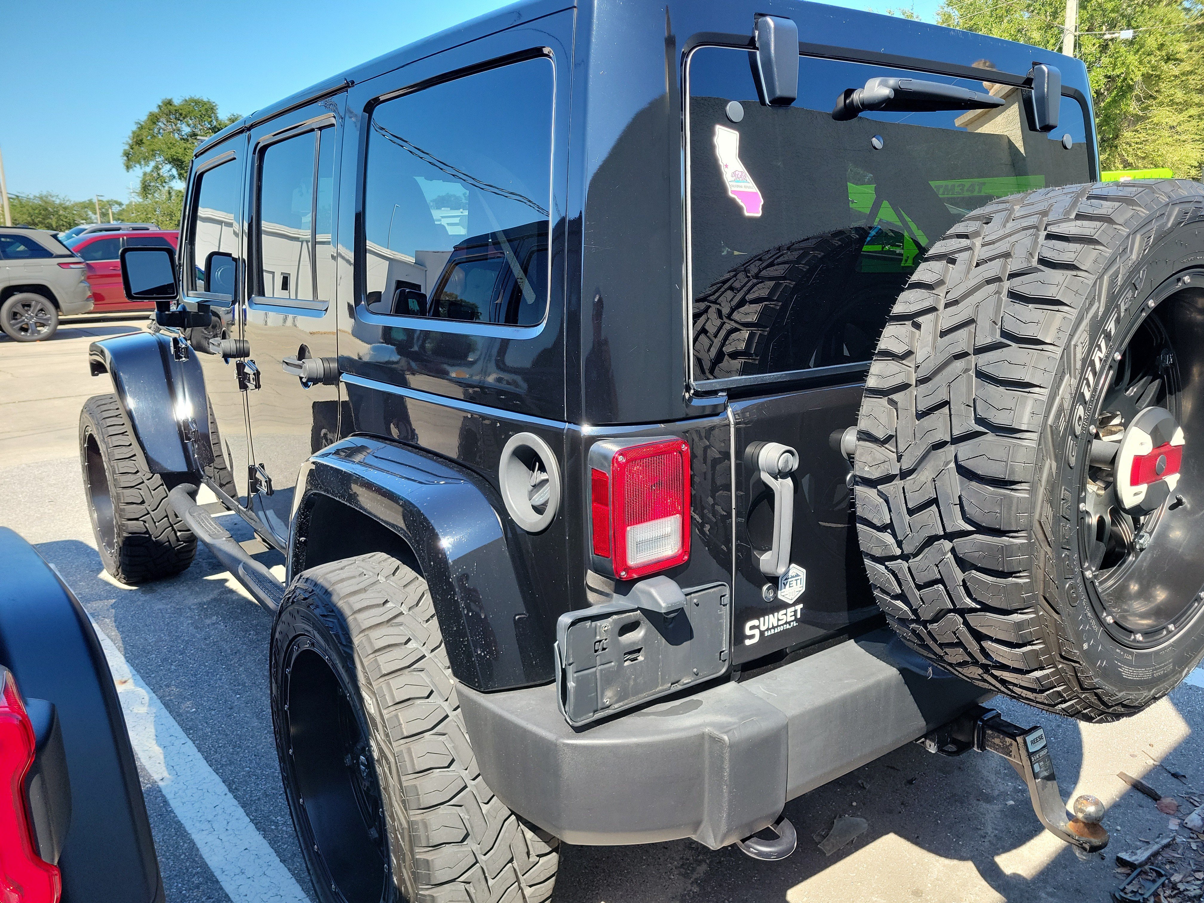 Used 2017 Jeep Wrangler Unlimited Rubicon w/ Connectivity Group AWD/4WD image 7