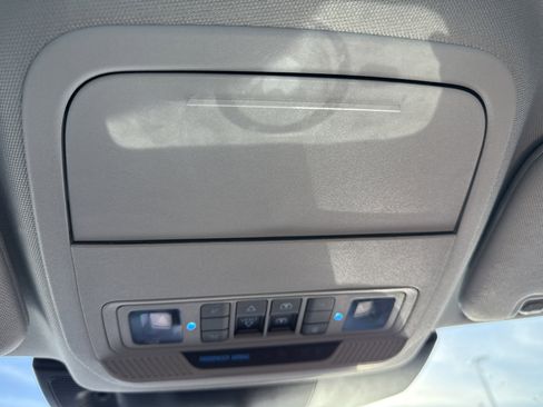 Certified 2022 Ford Explorer XLT w/ Equipment Group 202A image 31