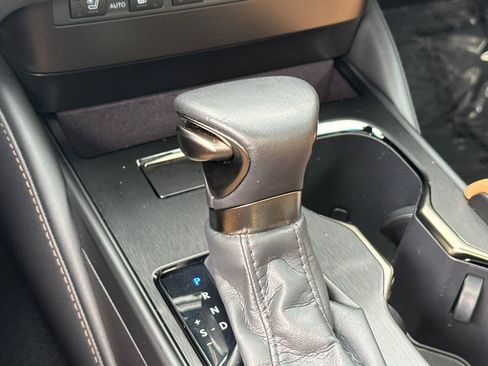 Certified 2025 Lexus ES 300h w/ Premium Package FWD image 18