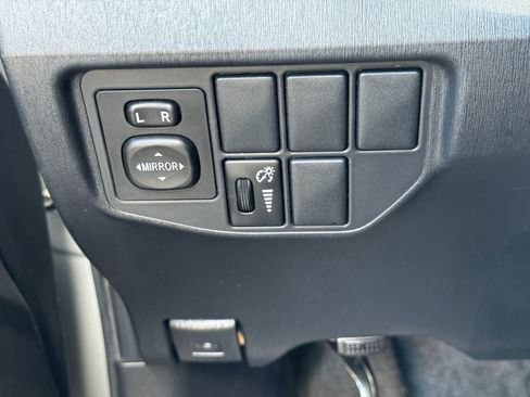 Used 2012 Toyota Prius Three image 17