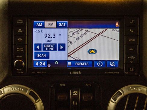 Used 2014 Jeep Wrangler Unlimited Rubicon w/ Connectivity Group AWD/4WD image 22