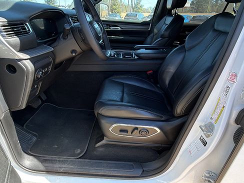 Used 2023 Jeep Wagoneer Series III w/ Preferred Equipment Group image 16