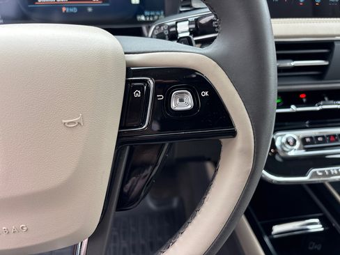 Certified 2023 Lincoln Corsair AWD w/ Equipment Group 101A image 18