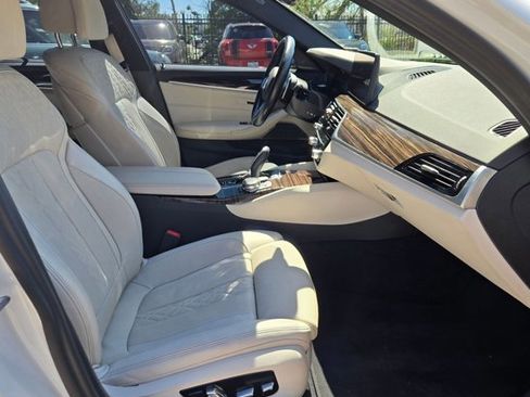 Used 2023 BMW 530e w/ M Sport Package image 21