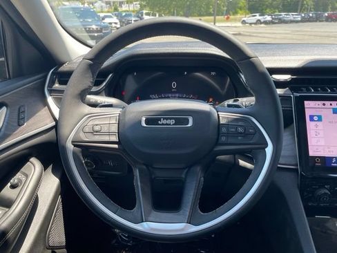 Used 2023 Jeep Grand Cherokee Limited w/ Black Appearance Package AWD/4WD image 14