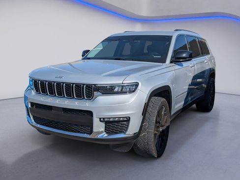 Used 2022 Jeep Grand Cherokee L Limited AWD/4WD image 2