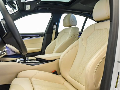 Certified 2023 BMW 530e w/ Convenience Package image 22