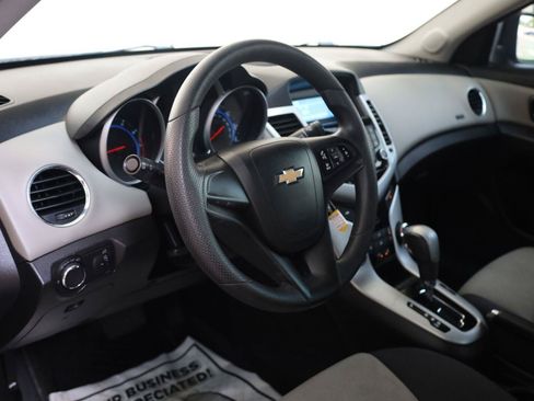 Used 2016 Chevrolet Cruze LS FWD image 17