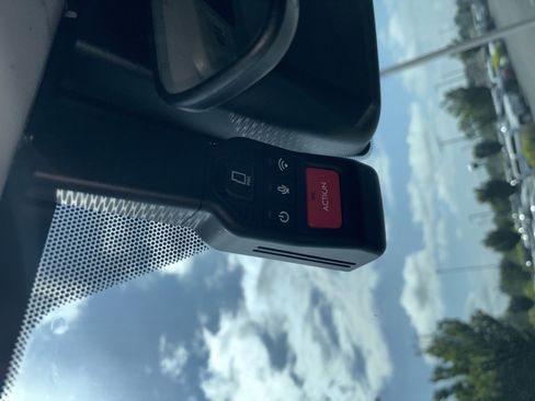 Used 2025 Toyota Camry XLE FWD image 19