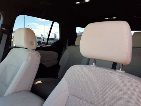 Used 2023 Chevrolet Traverse LS image 17