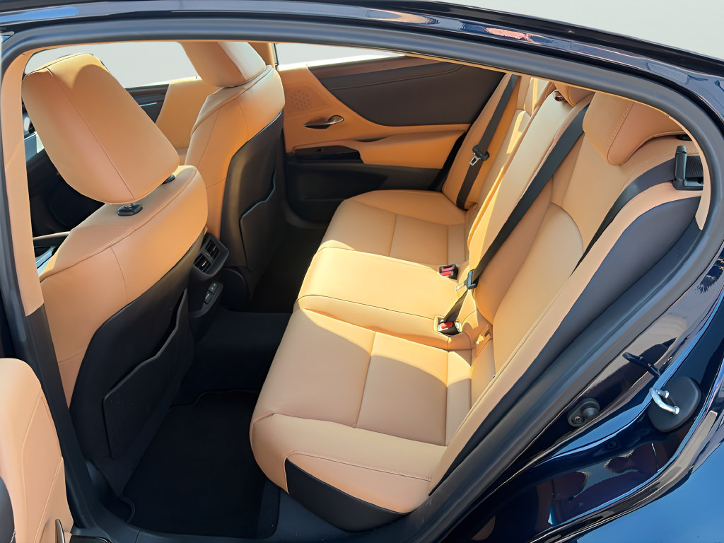 Used 2024 Lexus ES 350 w/ Premium Package FWD image 21