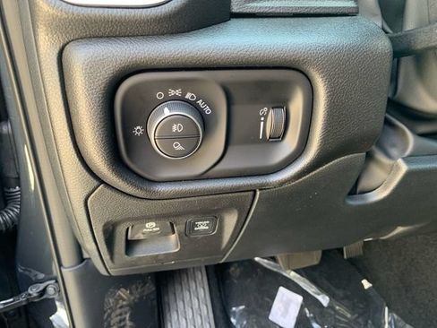 Used 2026 RAM 1500 Express AWD/4WD image 17
