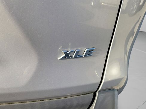 Used 2019 Toyota RAV4 XLE w/ Convenience Package FWD image 21