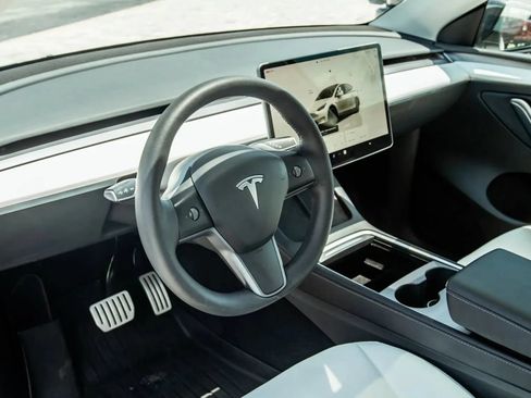 Used 2022 Tesla Model Y Performance AWD/4WD image 19