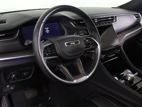 Used 2022 Jeep Grand Cherokee Overland w/ Luxury Tech Group IV image 33