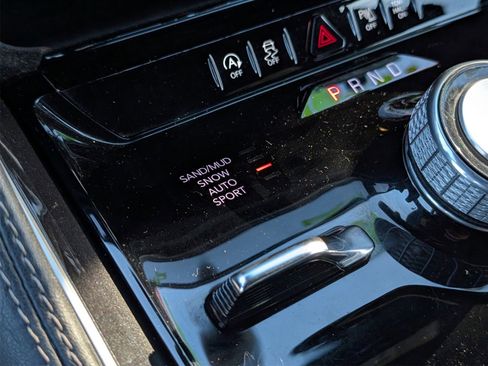 Used 2024 Jeep Wagoneer L 4WD w/ Premium Group I image 24