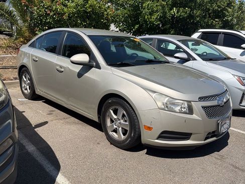 Used 2013 Chevrolet Cruze LT FWD image 3
